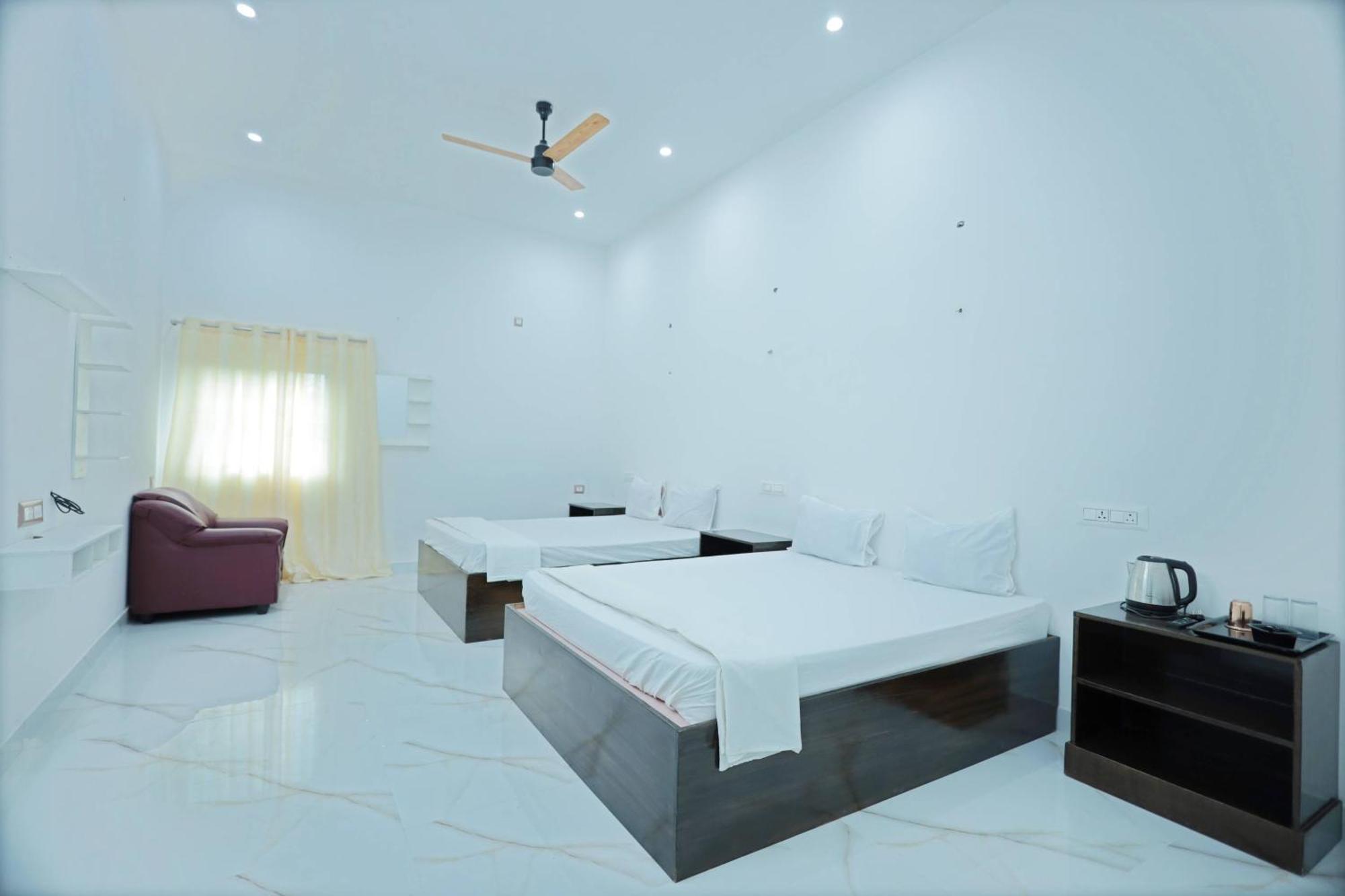 Lk.Lodge Kanyakumari Bagian luar foto
